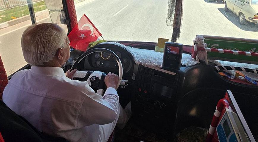 Bir kent onu konuşuyor! ‘Sosyete Musa’nın otobüsüne binen inmek istemiyor