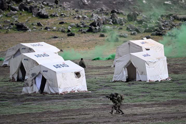 Erciyes’te nefes kesen an! 14 ülke izledi, onlarca komando paraşütle indi