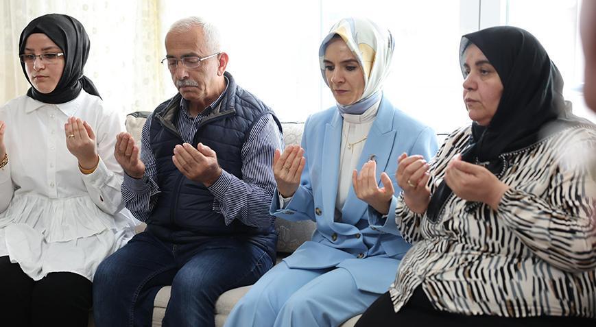 Bakan Göktaş Samsun’da şehit ailesini ziyaret etti