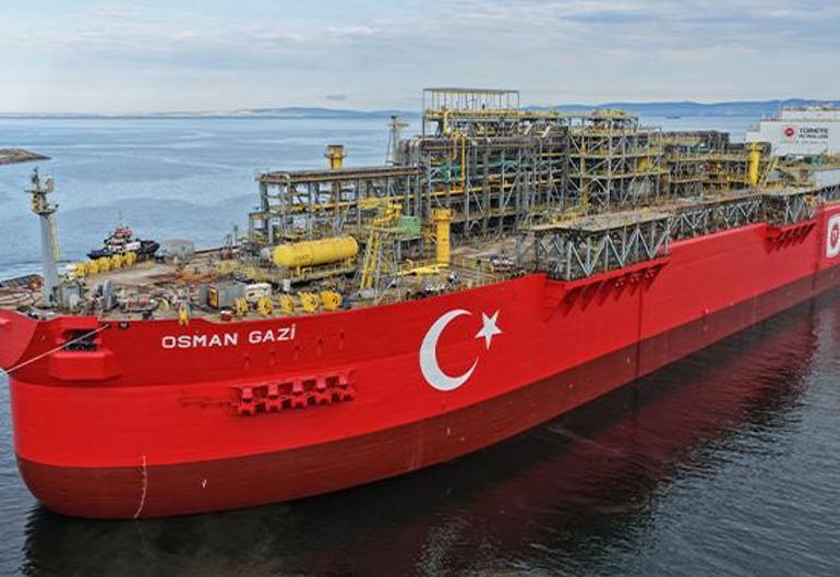 Fethin 572. yılında bir ilk: Türkiyenin ilk yüzer gaz üretim platformu Osman Gazi, Boğazdan geçti