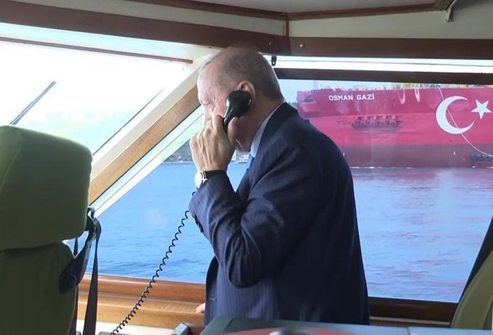 Cumhurbaşkanı Erdoğan, Osman Gazi gemisi kaptanı ile konuştu