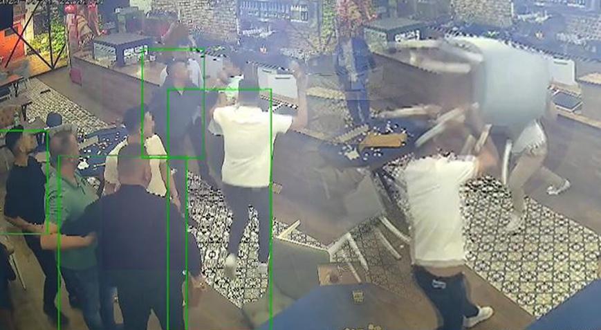 Kavga değil sanki meydan savaşı! Ortalık kan gölüne döndü
