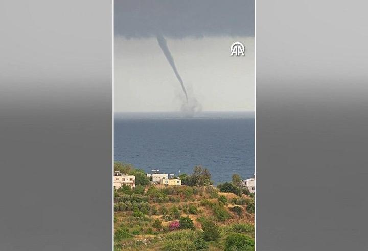 Akdeniz’i olumsuz hava koşulları vurdu: Mersin’de hortum, Antalya’da dolu!