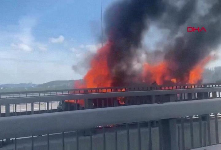 SON DAKİKA… Kuzey Marmara Otoyolu’nda zincirleme kaza: 2 araç alev aldı!