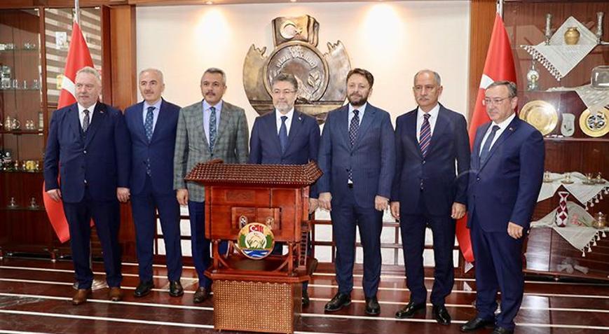 Bakan Yumaklı, Rize’de ziyaretlerde bulundu