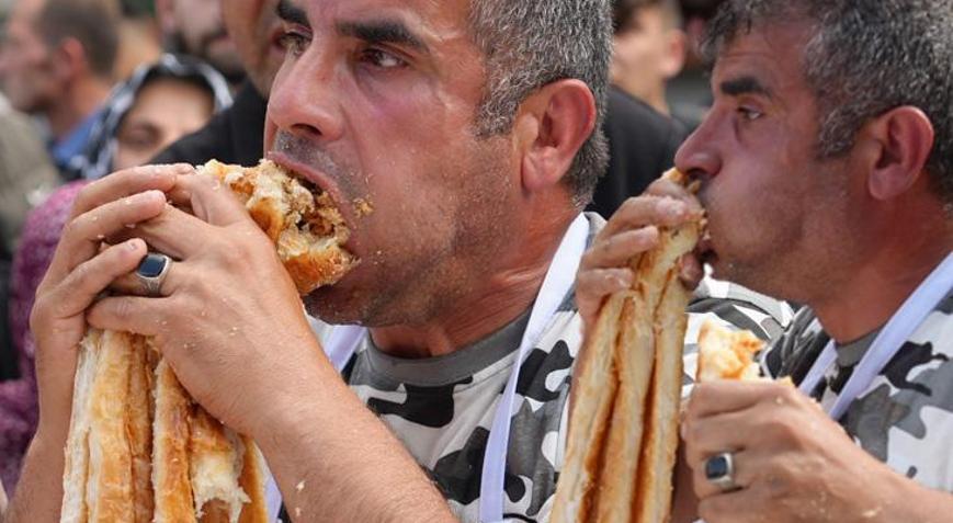 Günlerce aç kaldı, 10 gram altını kazandı! Bursa’da ilginç yarışma