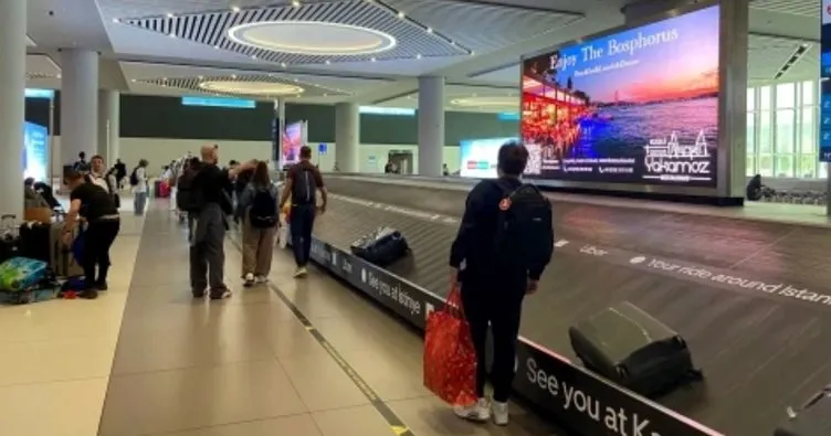 Libya’dan kaçan Türk vatandaşları uçakla İstanbul’a getirildi