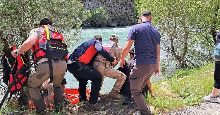 Munzur Nehri’nde can telaşı: Akıntıya kapılan adam bu sayede ölümden döndü!