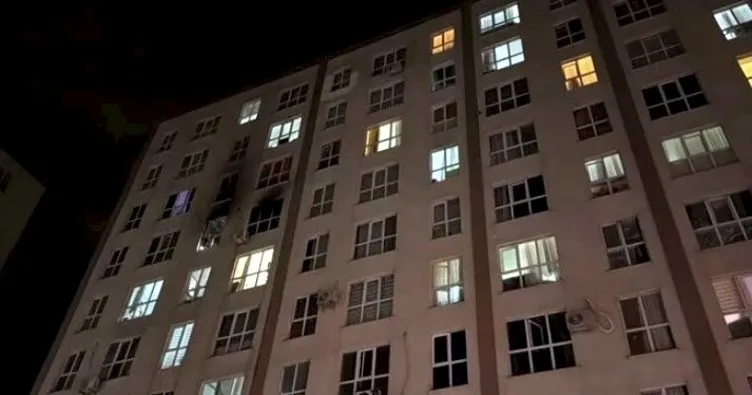 Sitede çıkan yangında genç kadın 8.kattan aşağı atladı