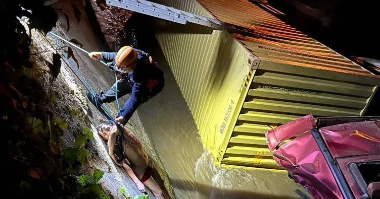 TIR dereye uçtu, sürücü öldü