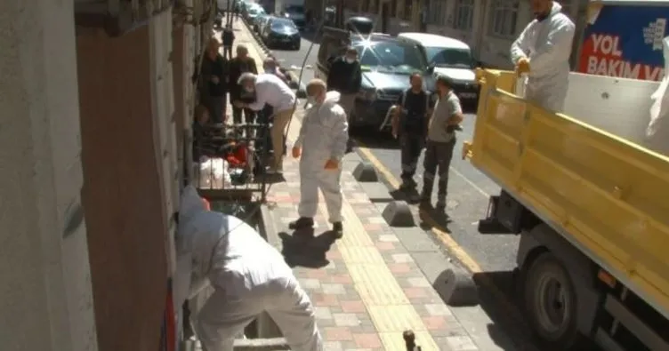 Yaşlı kadının evinden 4 ton çöp çıktı