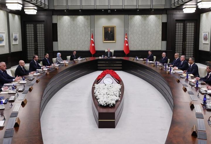 Gözler Beştepe’de! Cumhurbaşkanı Erdoğan liderliğinde Kabine Toplantısı başladı