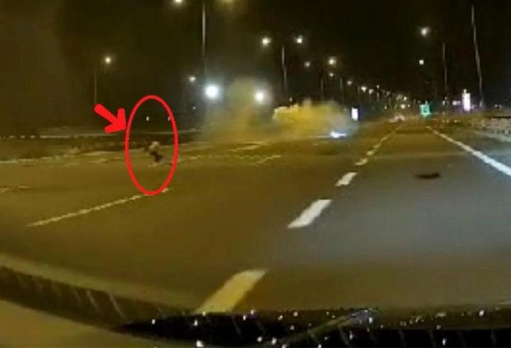 Sakarya’da feci kaza: Emniyet kemeri takılı olmayan çocuk, takla atan otomobilden yola düştü