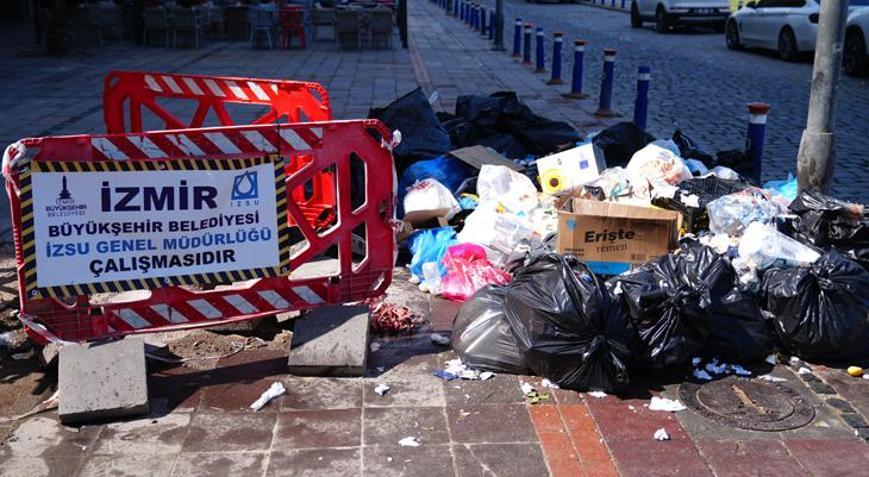 İzmir’de 23 bin işçi 4 gündür grevde! Cadde ve sokaklarda çöp yığınları oluştu