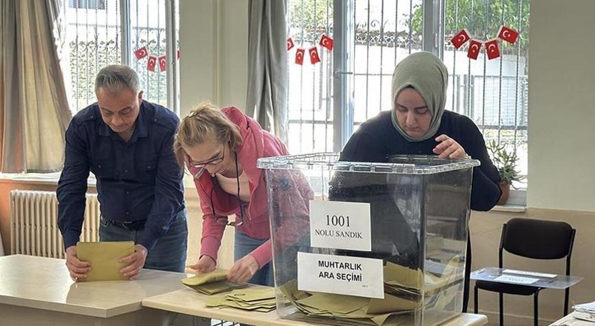 405 yerde seçim! Sandıklar açıldı, mahalleler yeni muhtarlarını seçti