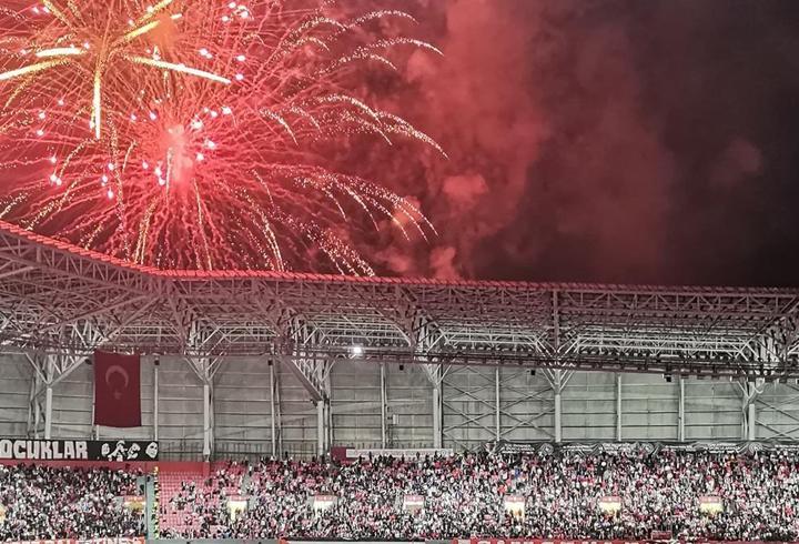 Samsunspor’da Avrupa coşkusu! Stadyumda kutlama yapıldı…