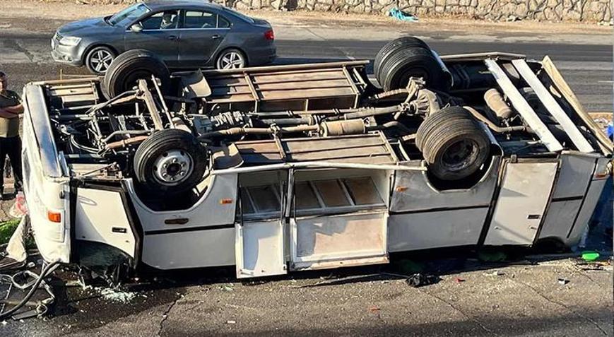 Hatay’da tarım işçilerini taşıyan minibüs takla attı: 25 Yaralı