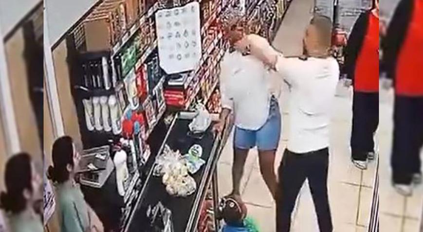 Esenyurt’ta dehşet! Bir adam, kasa sırasında tartıştığı kadına saldırdı