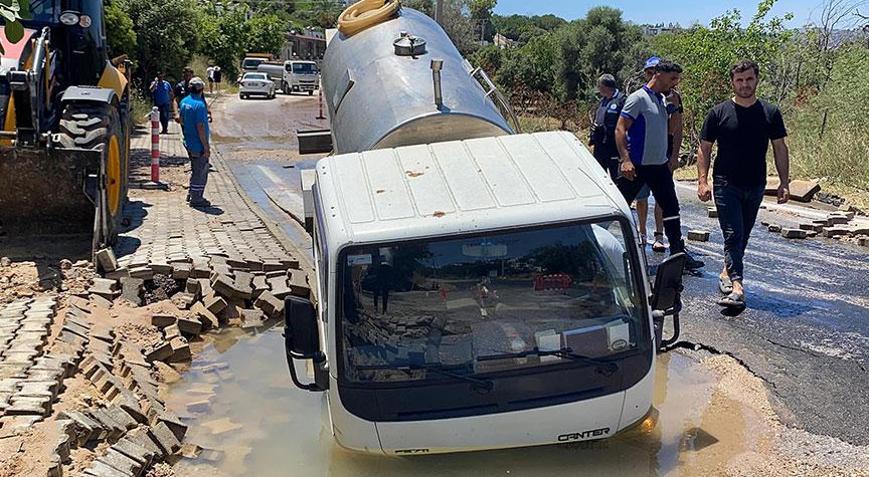 Yer: Bodrum! Tanker çöken yola gömüldü, mahalleli isyan etti