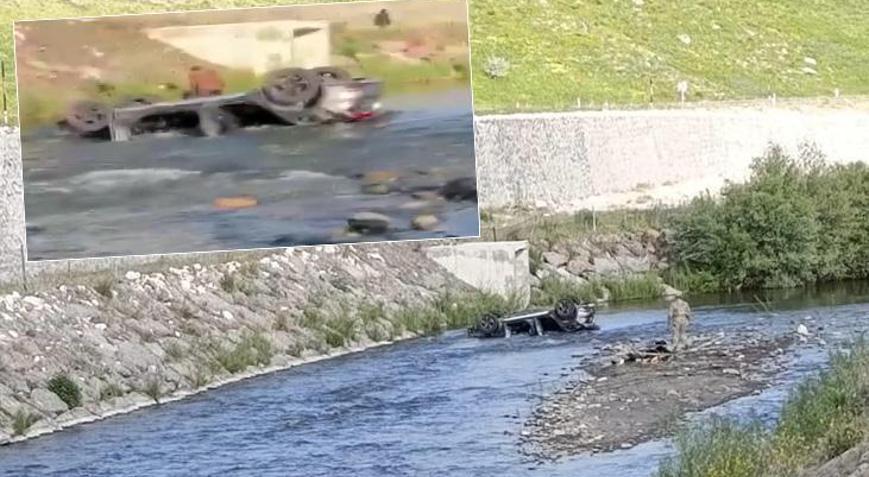 Bayram tatili için yola çıkmışlardı! Dereye uçan araçtaki anne baba ve çocukları öldü