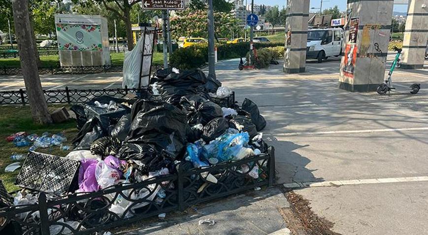 İzmir’de grev 6. gününde: Konak’ta çöp yığınları oluştu