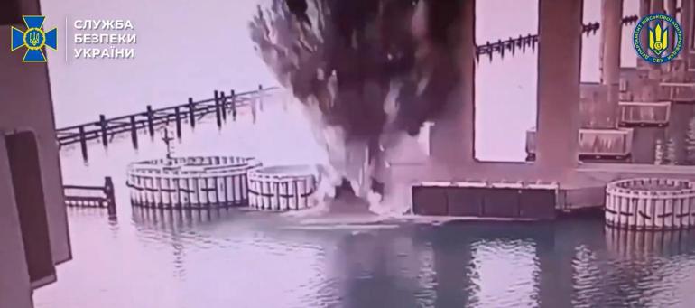 Ukrayna’dan Rusya’ya bir büyük saldırı daha: Su altı bombasıyla havaya uçurdular!