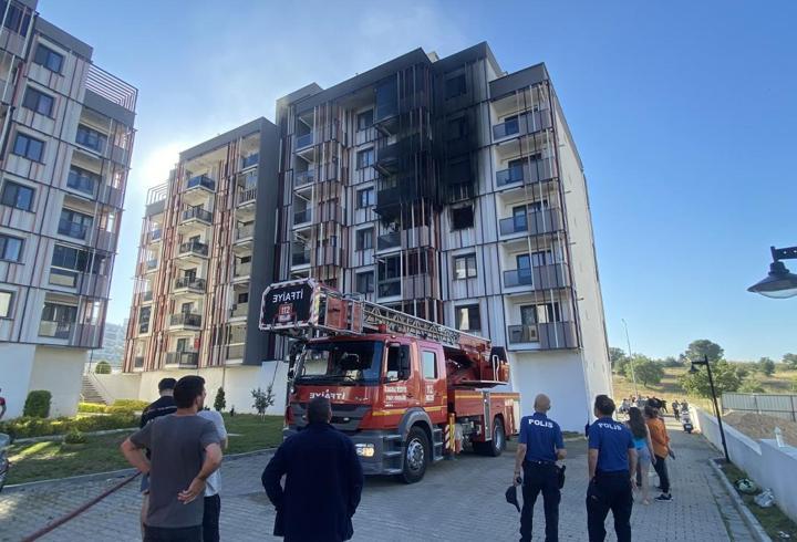Çanakkale’de korkutan yangın: 10 kişi dumandan etkilendi
