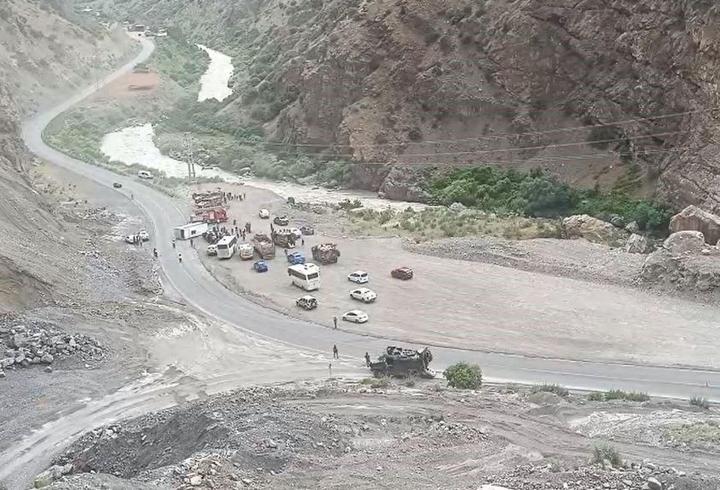Hakkari’de midibüs devrildi: 6 asker yaralandı