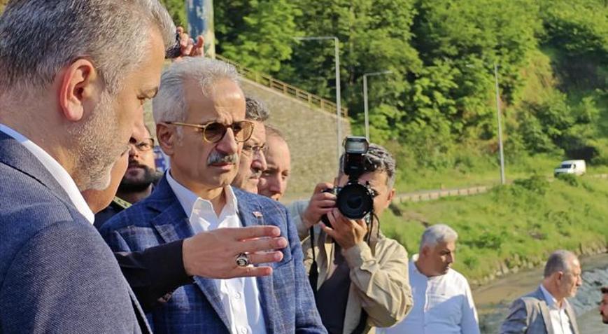 Bakan Uraloğlu, Trabzon’da sel bölgesinde incelemelerde bulundu