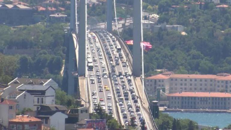 Göç başladı! Trafik durma noktasına geldi