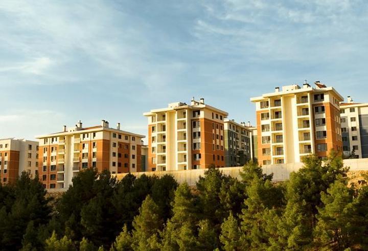 Adıyaman İndere’de depremzedeler yeni evlerine kavuştu…. Bakan Kurum: Dağları deldik, yepyeni bir şehir kurduk