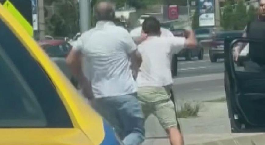 Ataşehir’de yumruklu trafik kavgası kamerada