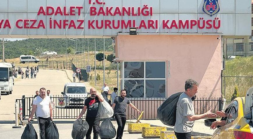 Halay eşliğinde tahliye