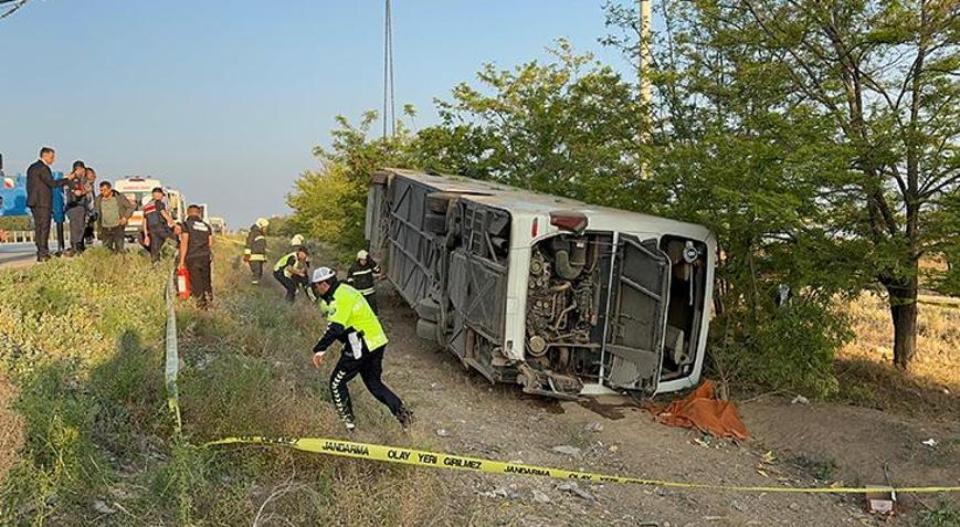 Konya’da devrilen yolcu otobüsündeki 1 kişi öldü, 26 kişi yaralandı
