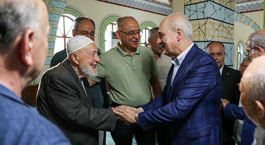 Numan Kurtulmuş, bayram namazını Çanakkale’de kıldı