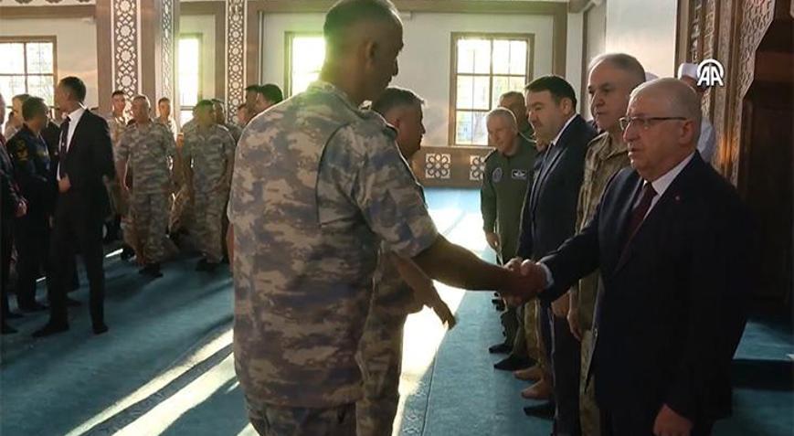 Milli Savunma Bakanı Güler, Mehmetçikle bayramlaştı