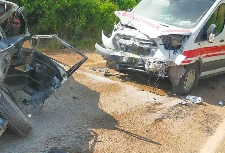 Adana’da ambulans ile otomobil çarpıştı: 1 ölü, 2 yaralı