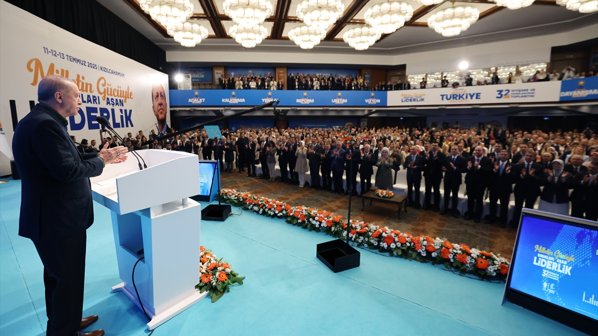 AK Parti’nin yeni şarkısı: Dünya Bizi Bekler