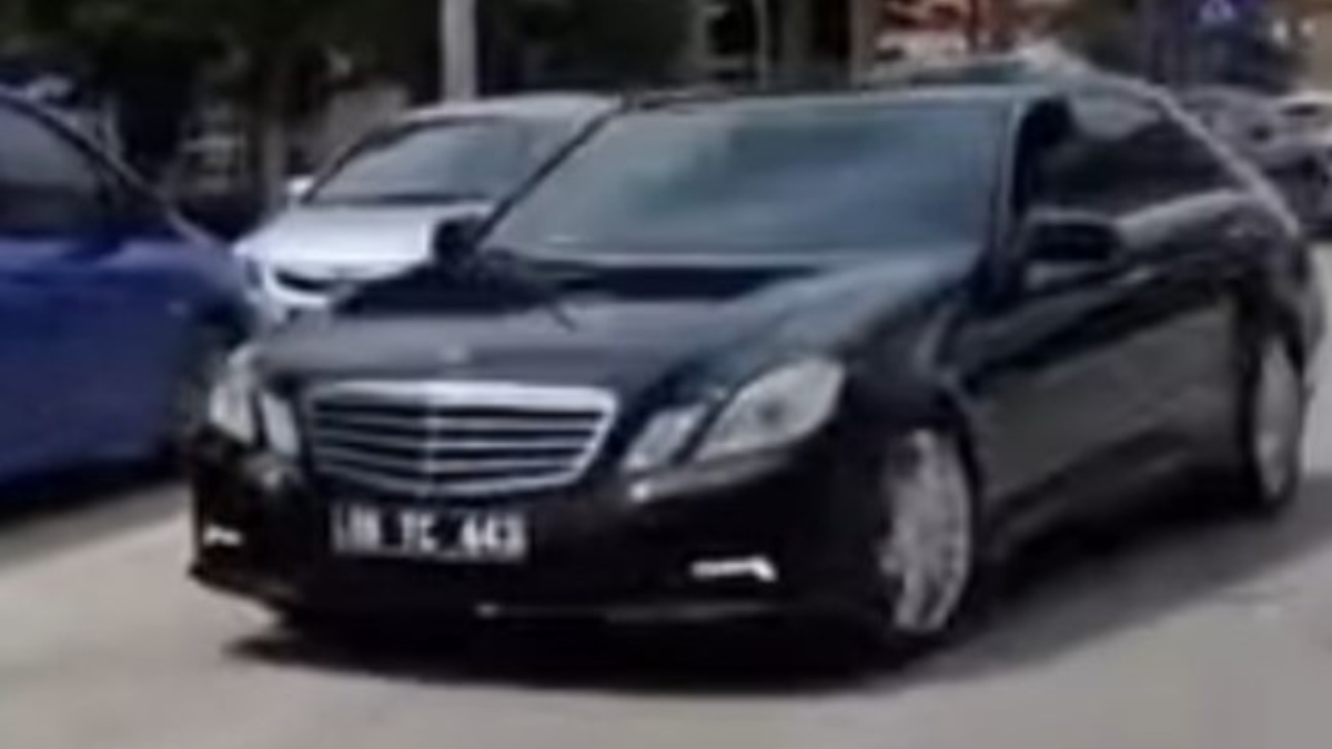 AK Partili belediye başkanının Mercedes makam aracı tepki çekti