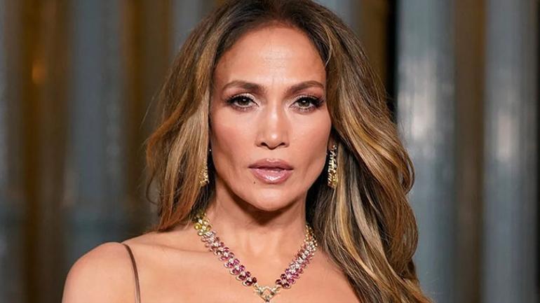 56 yaşında ama 30 gibi görünüyor! Herkesin ağzı açık kaldı: Jennifer Lopez’in sırrı ne?