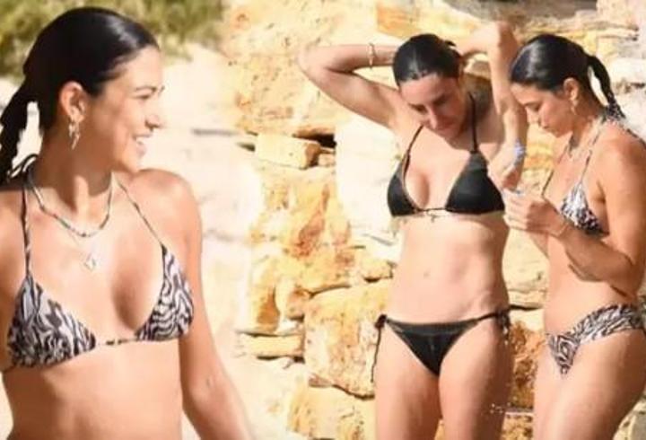 2010 Türkiye Güzeli Gizem Memiç, Çeşme Tatilinde Arkadaşlarıyla Keyifli Anlar Yaşadı