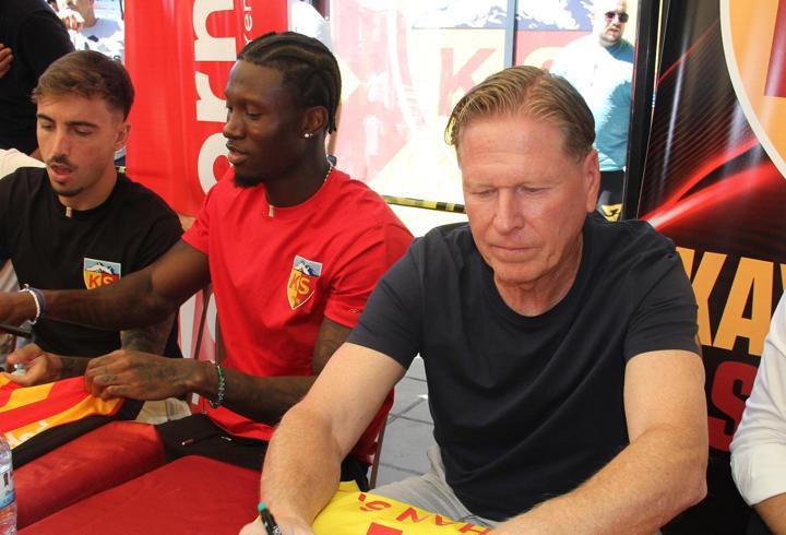 Kayserispor’da imza günü düzenlendi