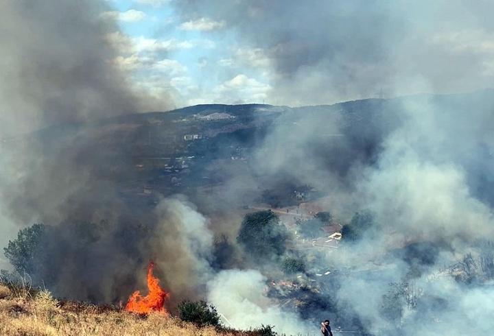 Kocaeli’de ot yangını paniği! Alevler barakalara sıçradı