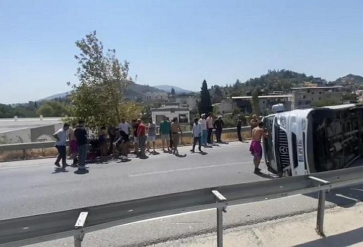 Aydın’da midibüs devrildi: 7 turist yaralandı