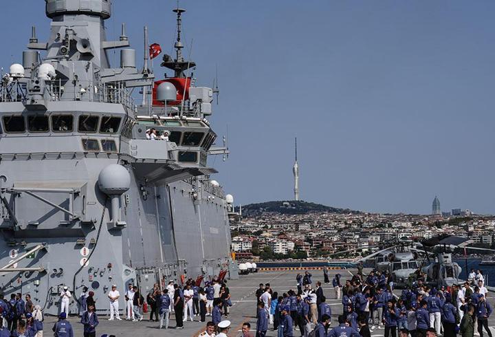 “Zafere yolculuk” Çanakkale’den yola çıkan TCG Anadolu İstanbul’da!