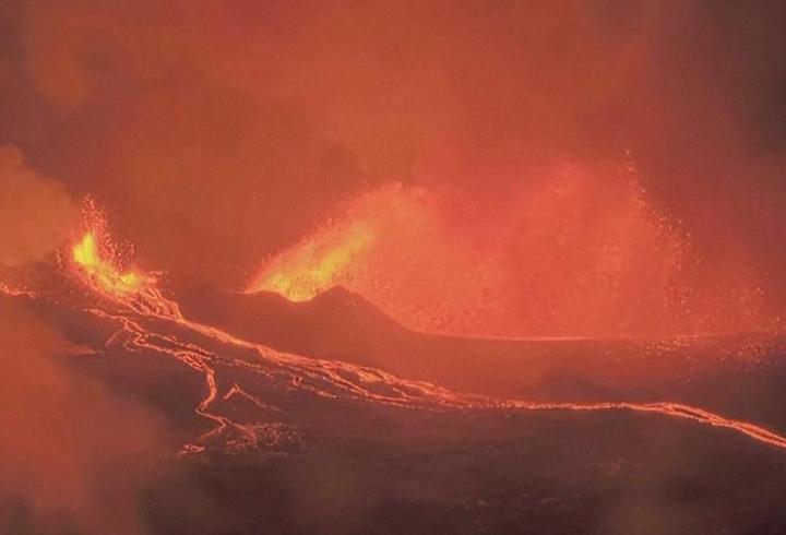 Hawaii’deki yanardağ yeniden patladı