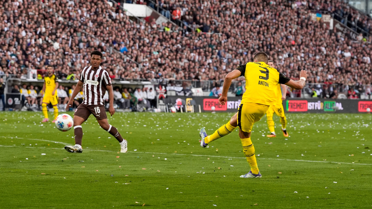 Borussia Dortmund, St Pauli ile berabere kaldı