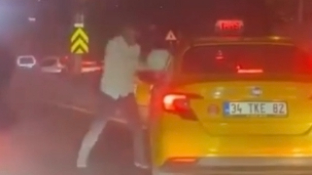 İstanbul trafiğinde ‘yol verme’ kavgaları kamerada
