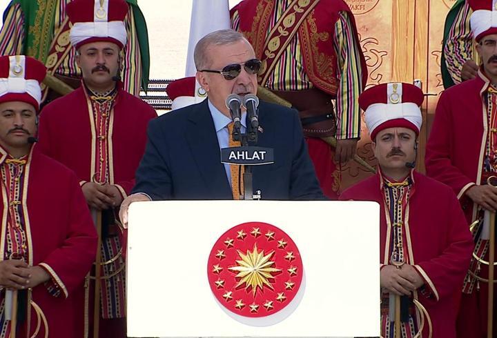 SON DAKİKA | Cumhurbaşkanı Erdoğan, Ahlat Mesire Alanı’nda, Ahlat Etkinlik Alanı Programı’na konuşuyor