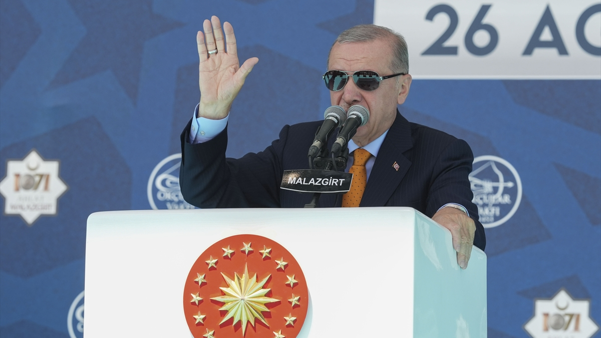 Cumhurbaşkanı Erdoğan’dan YPG’ye uyarı: Kılıç kınından çıkarsa kelama gerek kalmaz